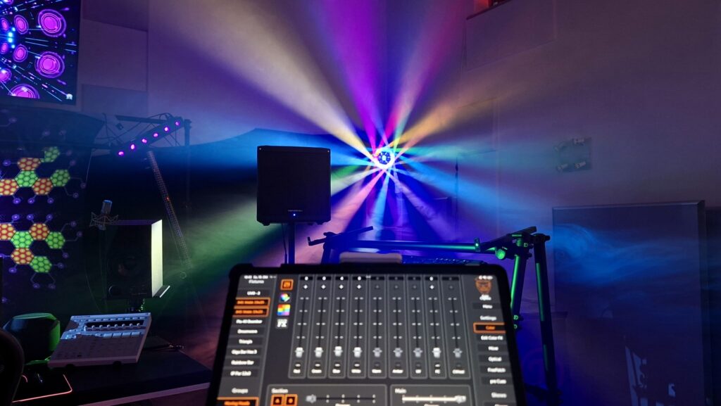Tablet steuert Multibeam Moving Head